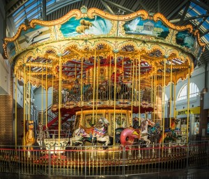 carousel-623105_640